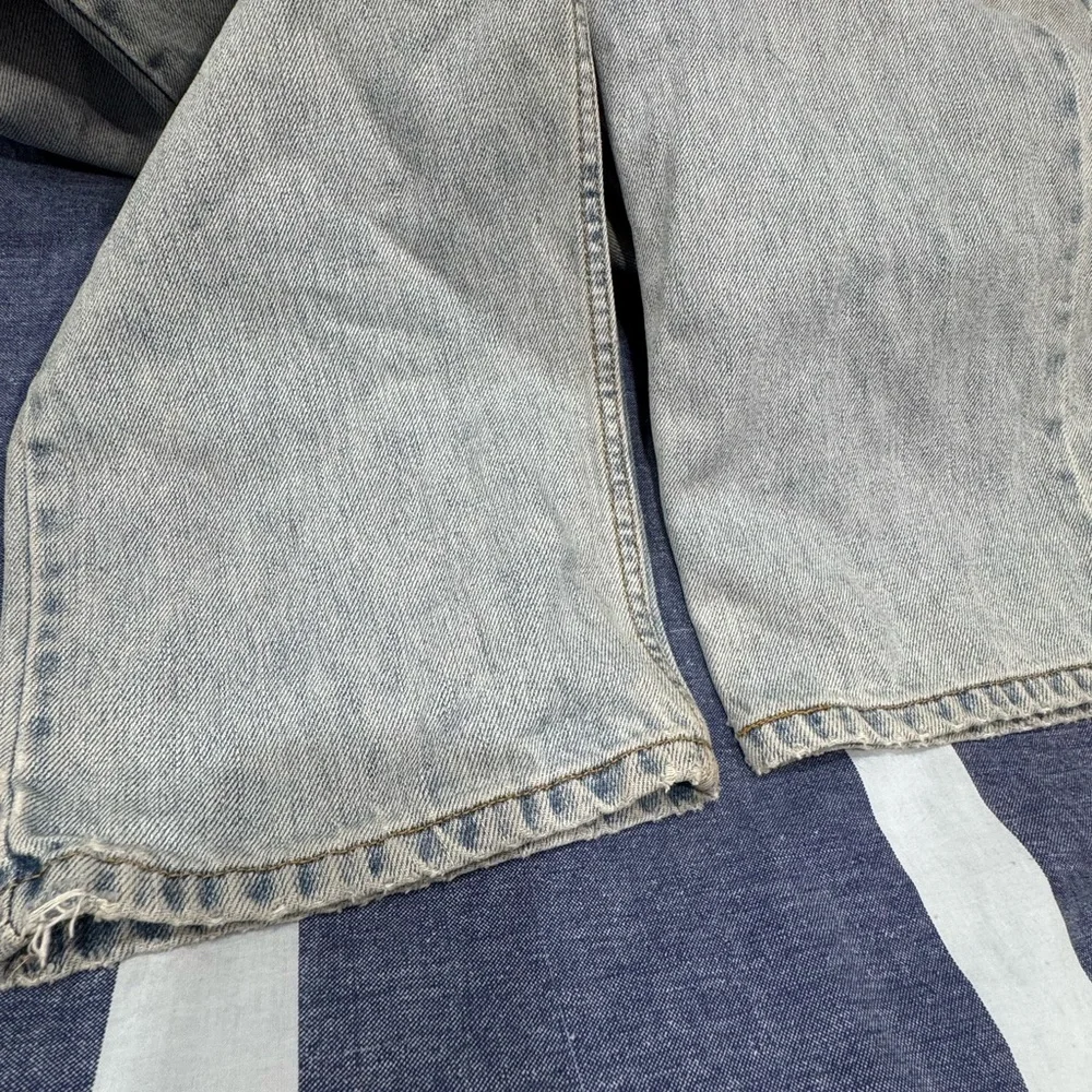 Vintage Levi's Men's Classic Light Blue Straight Jeans - Picture 13 of 16